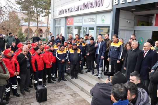 Sungurlu Belediyesi'nden 5 ‘tır’ yardım malzemesi