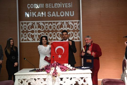 DEPREMZEDE ÇİFT ÇORUM’DA EVLENDİ