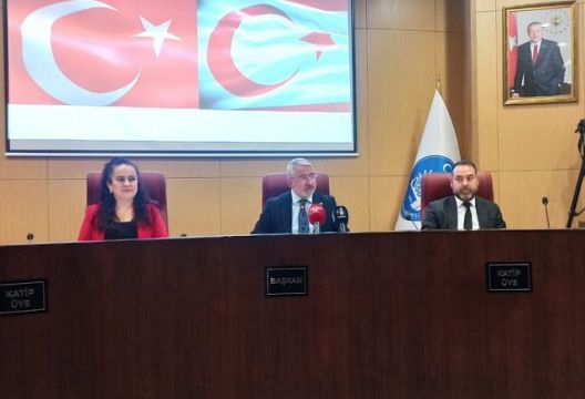 İKİ KARDEŞ BELEDİYEYE ARAÇ DESTEĞİ