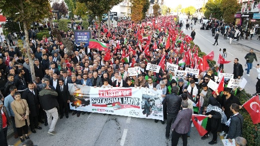 ÇORUM'DA ONBİNLER "FİLİSTİN" İÇİN YÜRÜDÜ