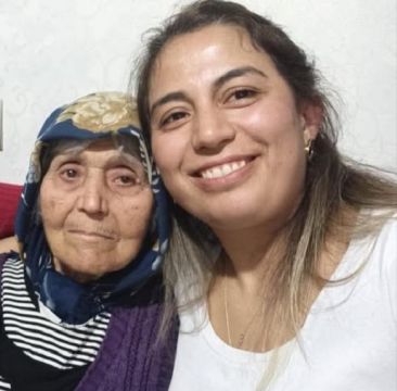 Sibel Emre anneannesini kaybetti