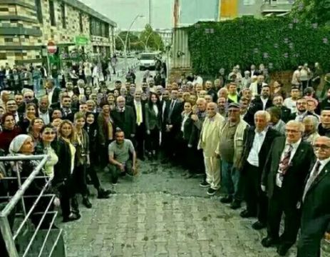 CHP'de 8 başkan bayrağı devretti