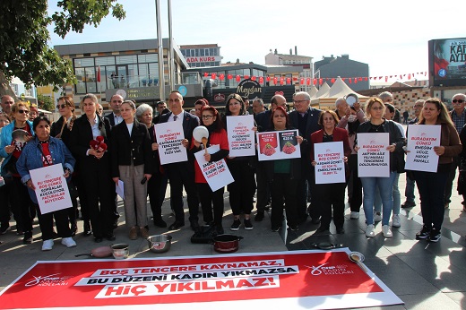 CHP 81 ilde meydanlara indi: Çocuklar yatağa aç girmesin
