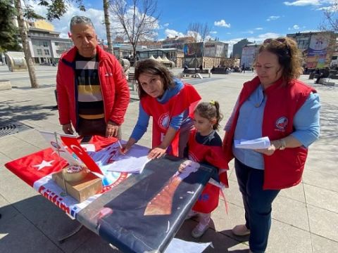 Eğitim İş, imza kampanyası standı açıyor