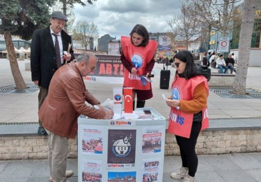 Eğitim İş'in imza kampanyasına yoğun ilgi