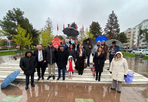 Eğitim İş ve ADD'den Ata'ya çelenk