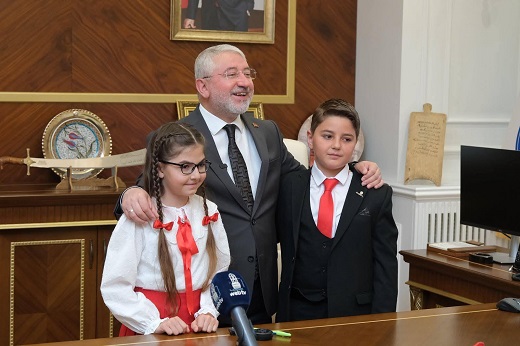 Başkan Aşgın'ın koltuğu çocuklara emanet