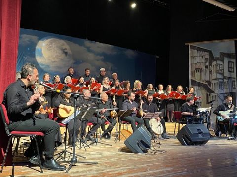 Eğitim İş’ten coşkulu sanat gecesi