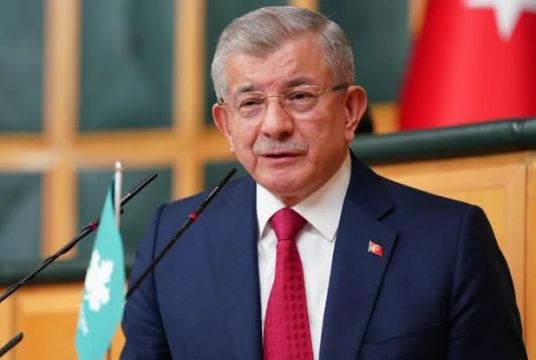 Davutoğlu Siyasetten Çekildi: Gelecek Partisi Feshedildi